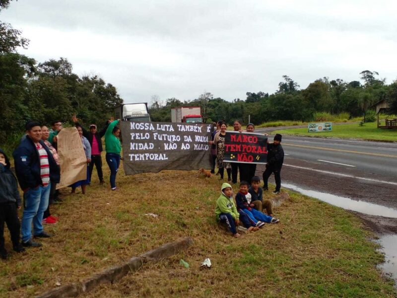 Em junho de 2022, indígenas Kaingang da comunidade Goj Veso, de Iraí/RS, ocuparam rodovia contra o Marco Temporal. Foto: Comunidade Goj Veso.